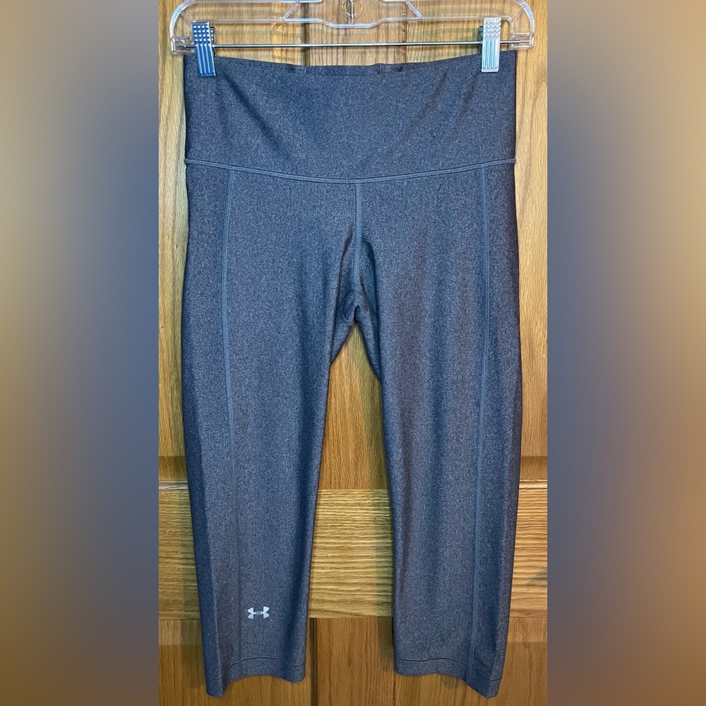 🏃‍♀️ NWOT Women’s Under Armour HeatGear Compression Capri Leggings Grey Medium
